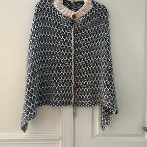 Perfect condition.Barely worn.Simply Noelle poncho.Blue & white with tan buttons